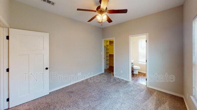 Building Photo - 1200 Oney Hervey Dr