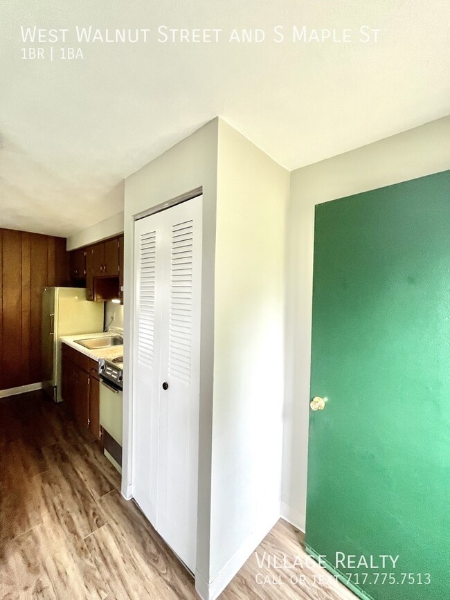 Building Photo - 86 W Walnut St