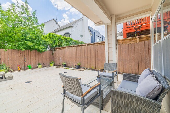 Building Photo - 702 Asbury St