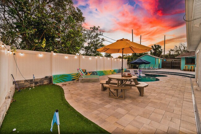 Building Photo - 6660 Date Palm Ave S