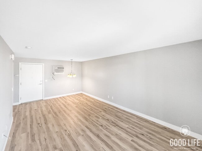 Building Photo - Beautiful 2BD/1BA W/ Updated Kitchen, AC, and In-Unit Laundry in Colina Del Sol!