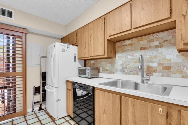 Building Photo - 1420 Ocean Way