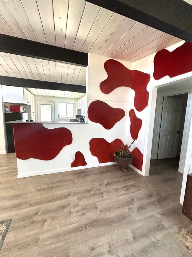 Building Photo - Adorable 2 bedroom 1 bathroom home