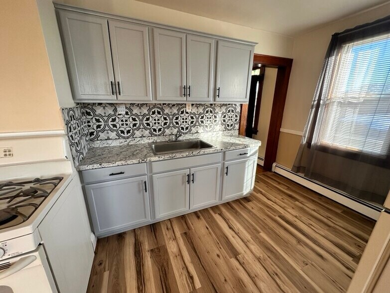 Building Photo - 259 Clover St