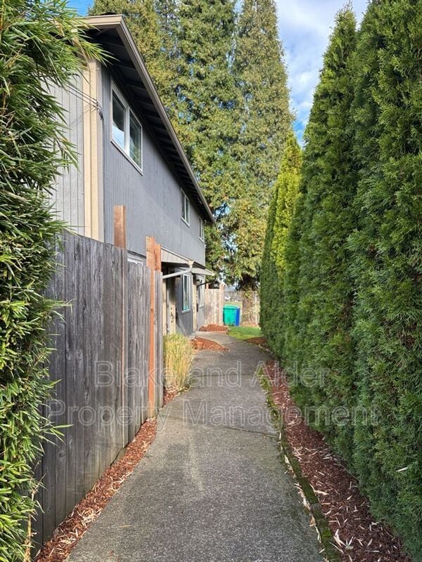 Building Photo - 4103 NE Killingsworth St