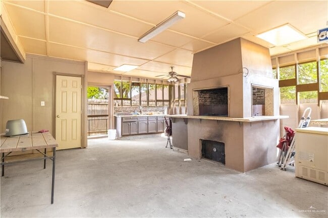 Building Photo - 2216 Llano Grande Ln