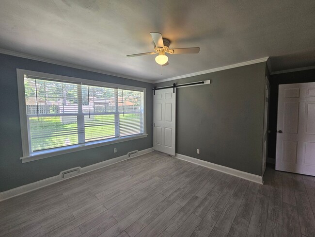Building Photo - NEW LISTING!!!!!