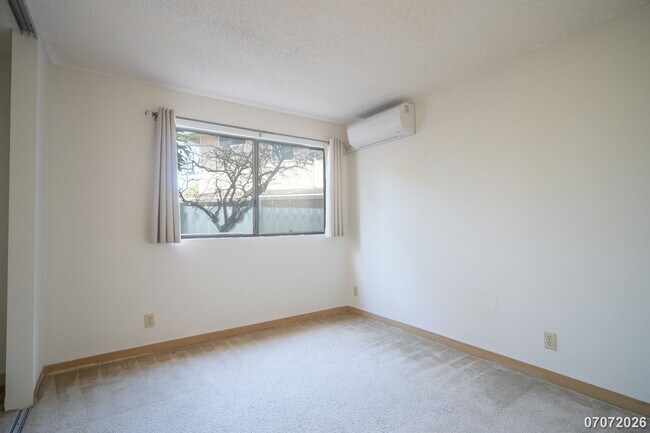 Building Photo - Spacious 3 Bed 2Bath SFM Pets Negotiable- WEST LOCH ESTATES - $3950/month