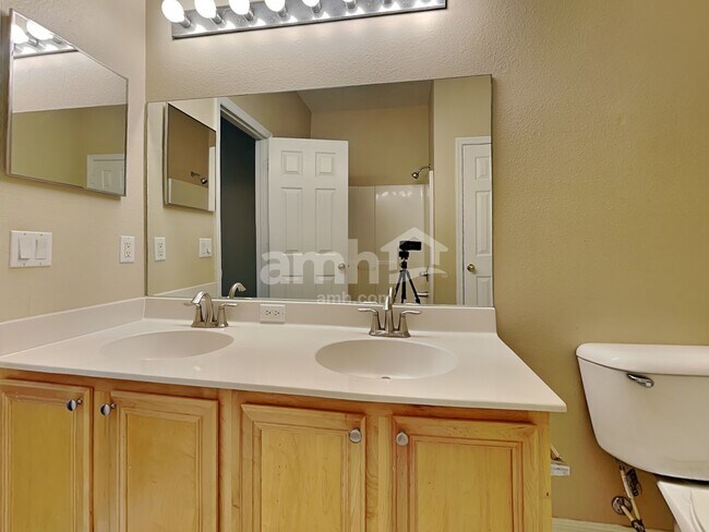 Building Photo - 10424 Frog Pond Dr