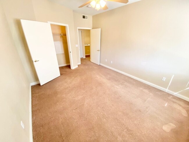 Building Photo - SPACIOUS 1 BEDROOM, 1 BATH GROUND-FLOOR CO...