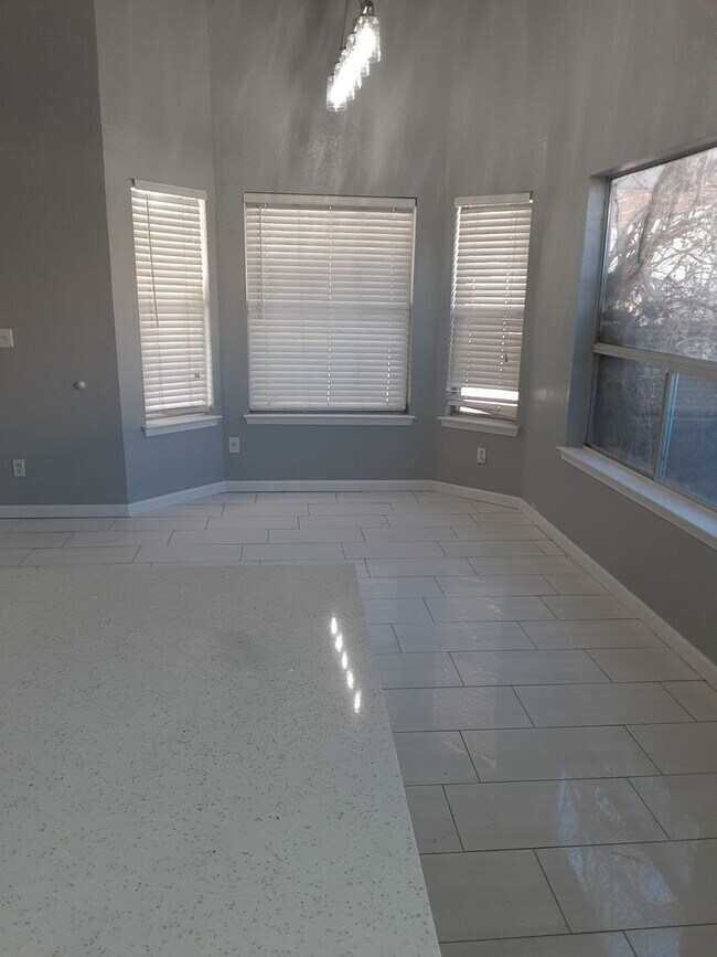 Building Photo - Corner Lot Home in Gated Santa Teresa