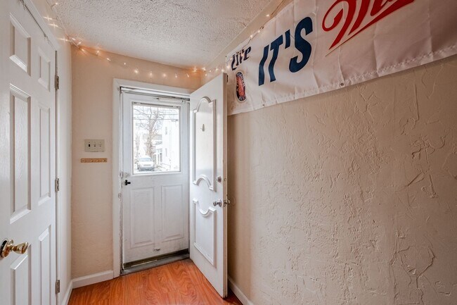 Building Photo - Amazing South Side Flats luxury remodel