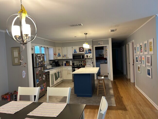 Open kitchen - 1620 S Washington Ave