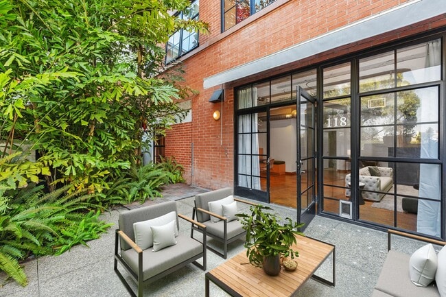 Building Photo - Elevate Your Living: Luxe 916 sq ft Studio in the Iconic Cable Building