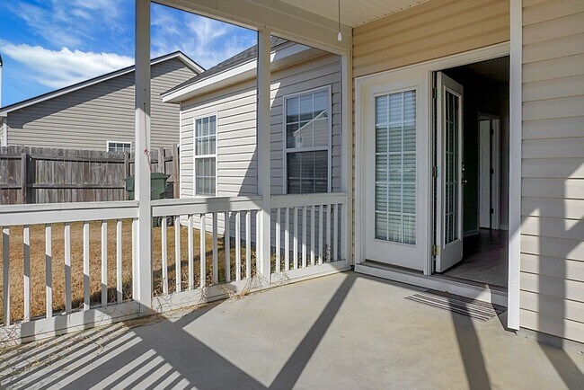 Building Photo - Cozy Comfort & Convenience: Your New 3 BR,...