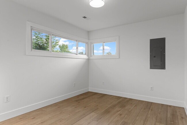 Building Photo - 38 Indian Creek Dr