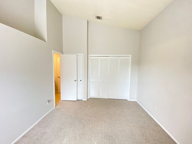 Building Photo - 12948 Broakfield Cir