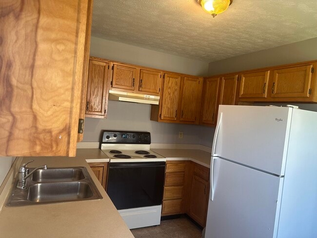 Building Photo - 2548 Danielle Ln