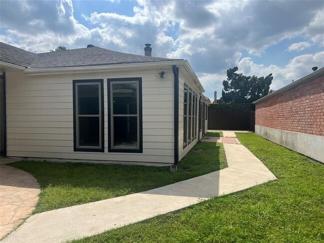 Building Photo - 8814 Beau Monde Dr