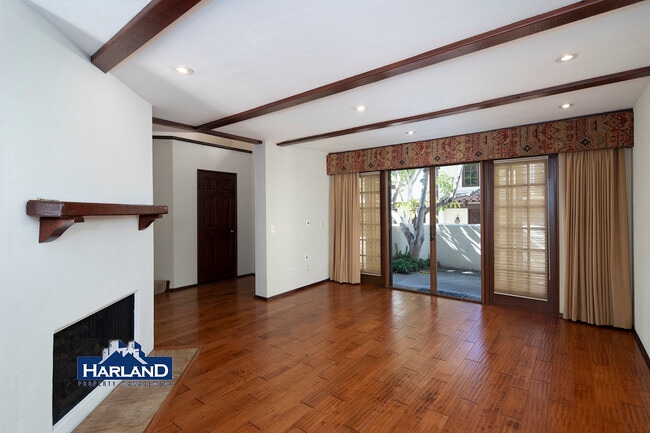 Building Photo - 8668 Villa La Jolla Dr