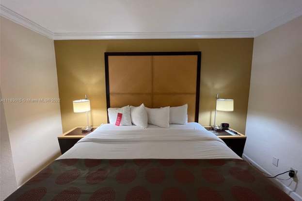 Building Photo - 19201 Collins Ave