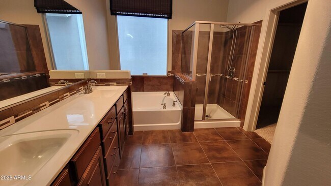 Building Photo - 333 Bainbridge Dr
