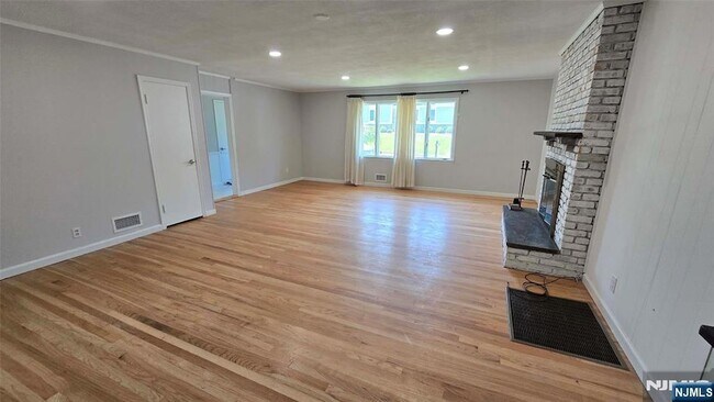 Building Photo - 40 Beechwood Rd