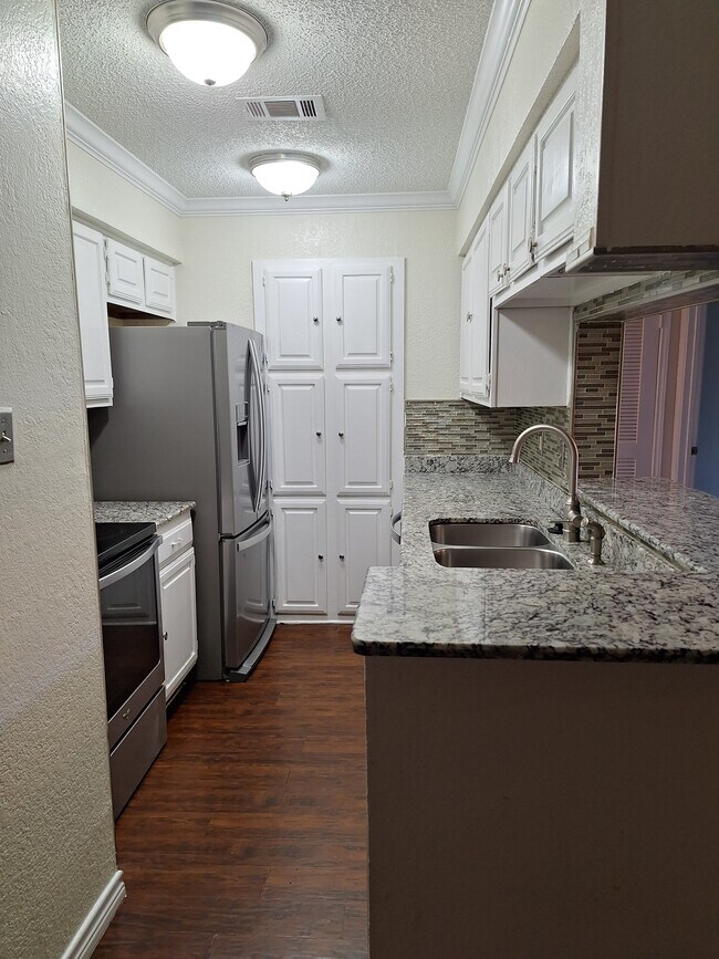 Building Photo - 1101 Calico Ln