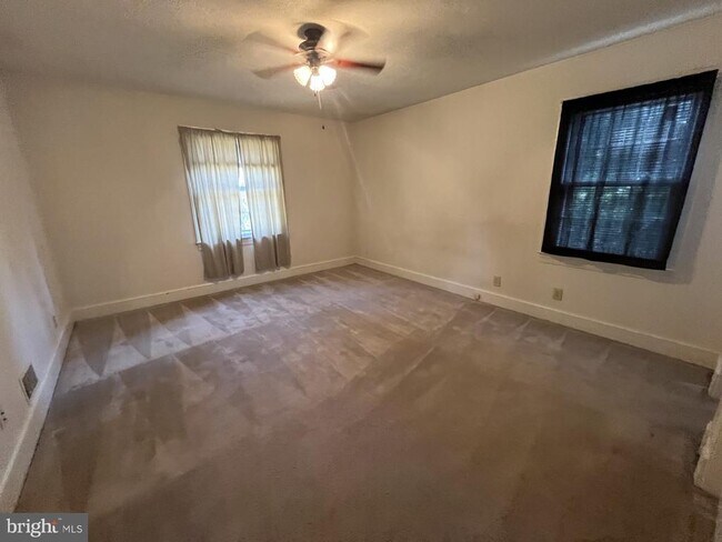 Building Photo - 4906 Hood Dr