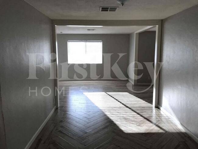Building Photo - 8511 N 31st Ave