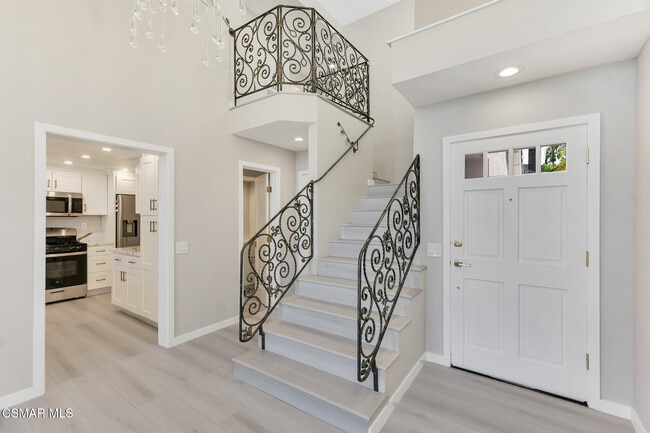 Building Photo - 24739 Vía Madera