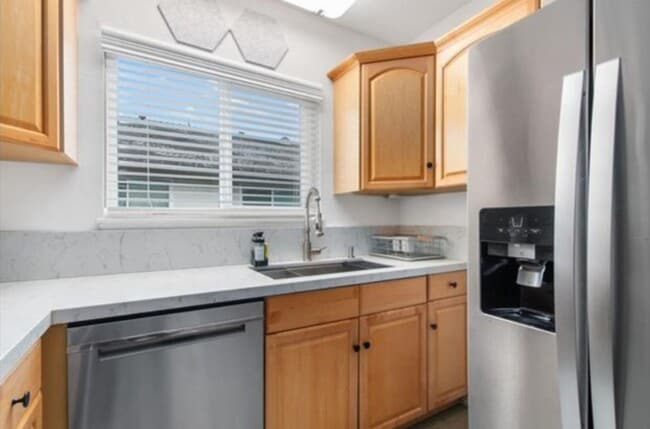 Building Photo - City Heights Condo