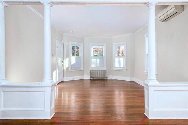 Building Photo - 128 Congdon St