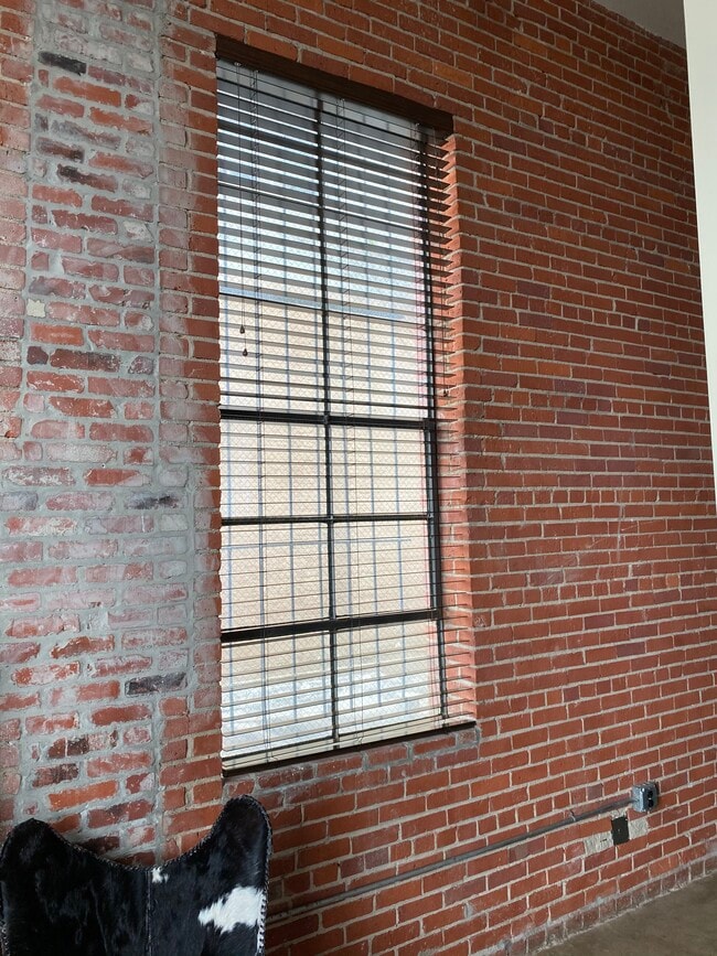 Building Photo - 28 Monroe St