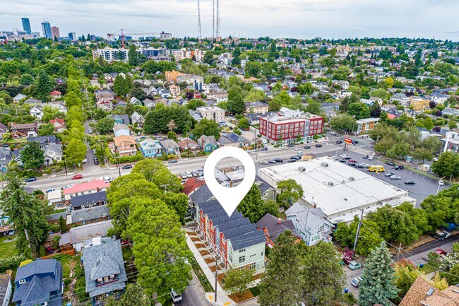 Building Photo - Mt Baker/Madrona Townhouse
