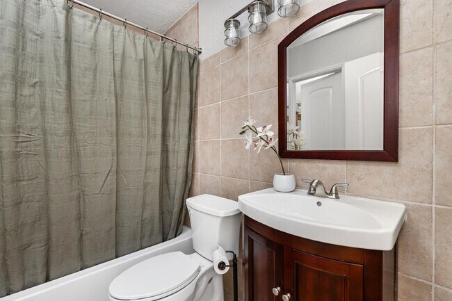 Building Photo - 7122 Wood Hollow Dr