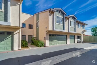 Building Photo - 3 bed, 2.5 bth, CONDO in ESCONDIDO