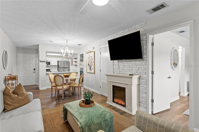 Building Photo - 4506 S Oak Dr