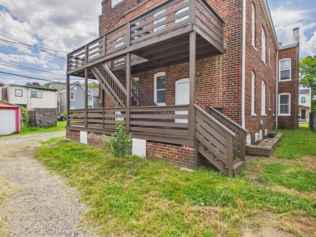 Building Photo - 204 Wellford St