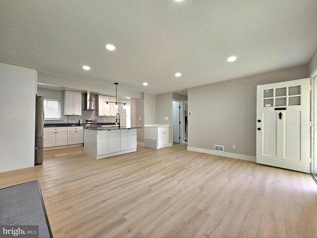 Building Photo - 2115 N Harrison St
