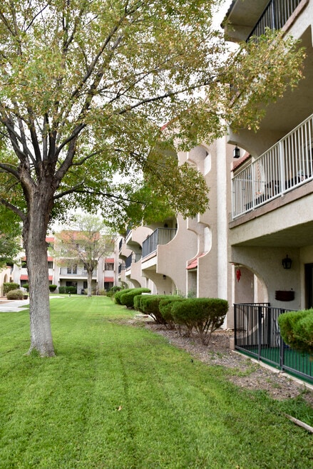 Building Photo - White Acres