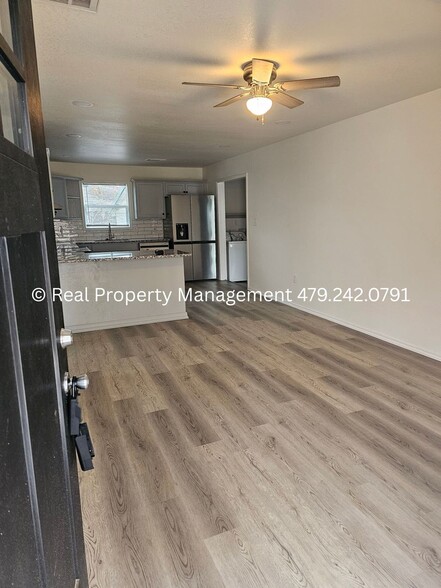 Building Photo - 407 Hemlock St