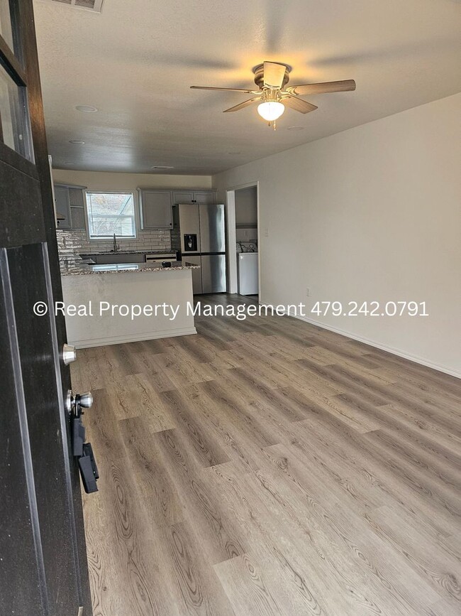 Building Photo - 407 Hemlock St