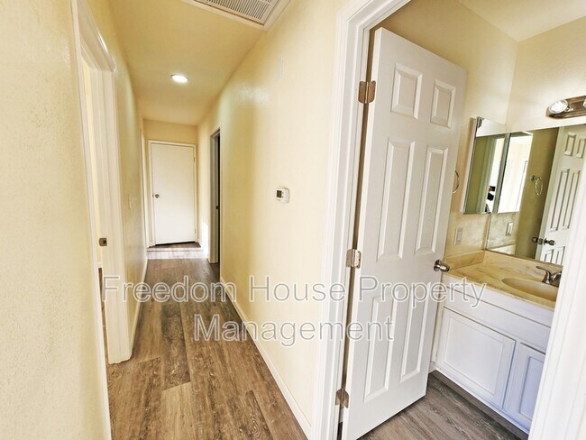 Building Photo - 1930 Kearney St