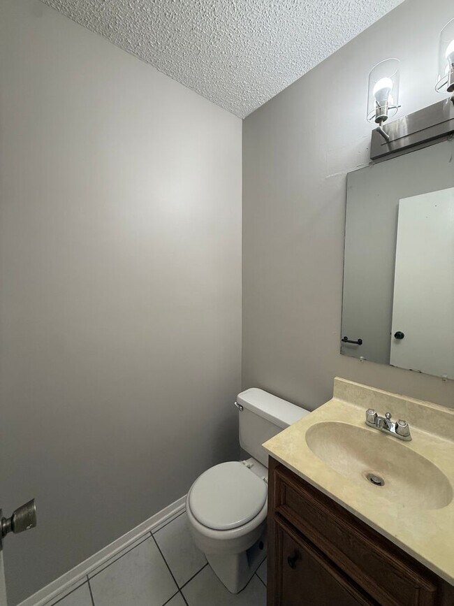 Building Photo - 7001 Winedale Dr