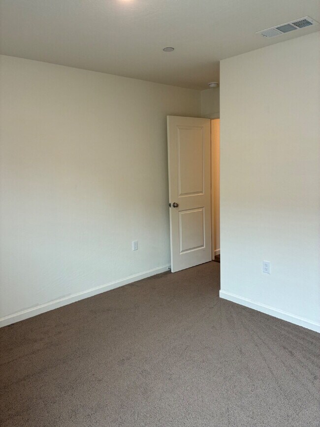 Building Photo - Modern Convenience and Luxury!! Move In Ready with Full Appliance Package!