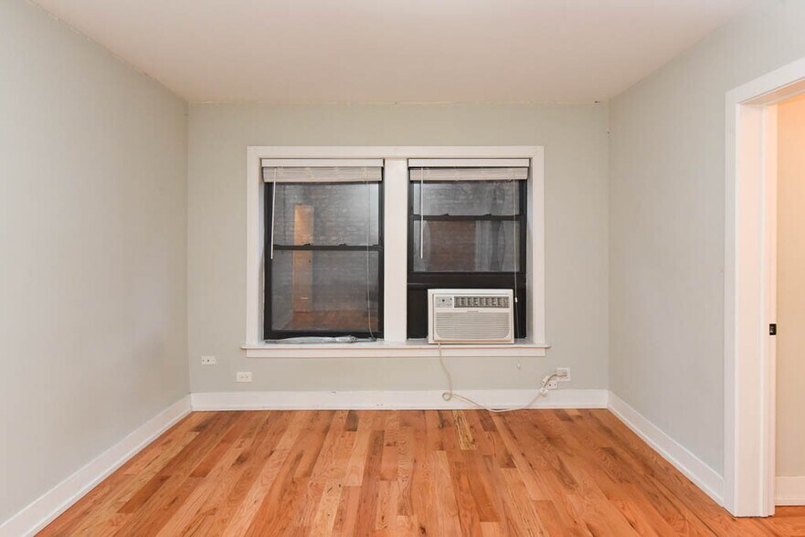 Building Photo - 553 W Arlington Pl