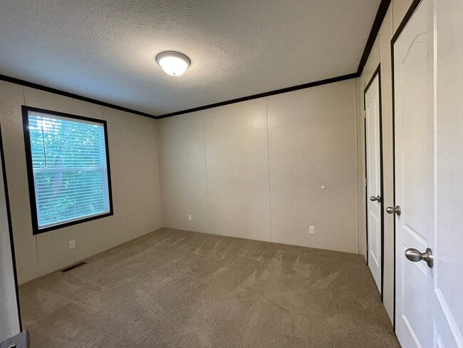 Building Photo - 104 Sheppard Ave