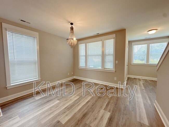 Building Photo - 807 McArthur Ave