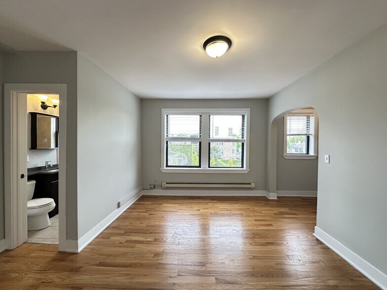 Building Photo - 4349 N Damen